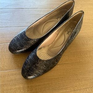 Elegant size 10 Brown patent Crocodile Pattern Women's Shoes
